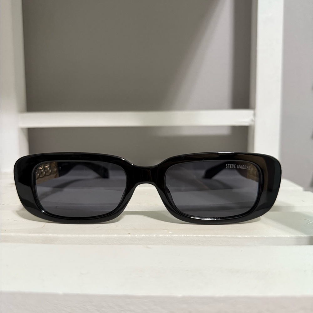 Steve Madden Sleek Black Sunglasses with Gold Accents